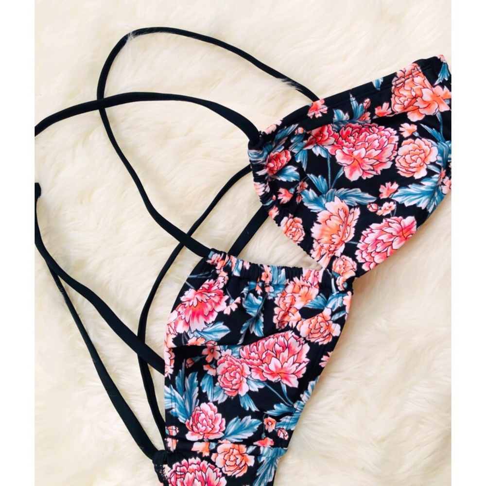 Xhilaration Floral Bikini Halter Top✨MEDIUM